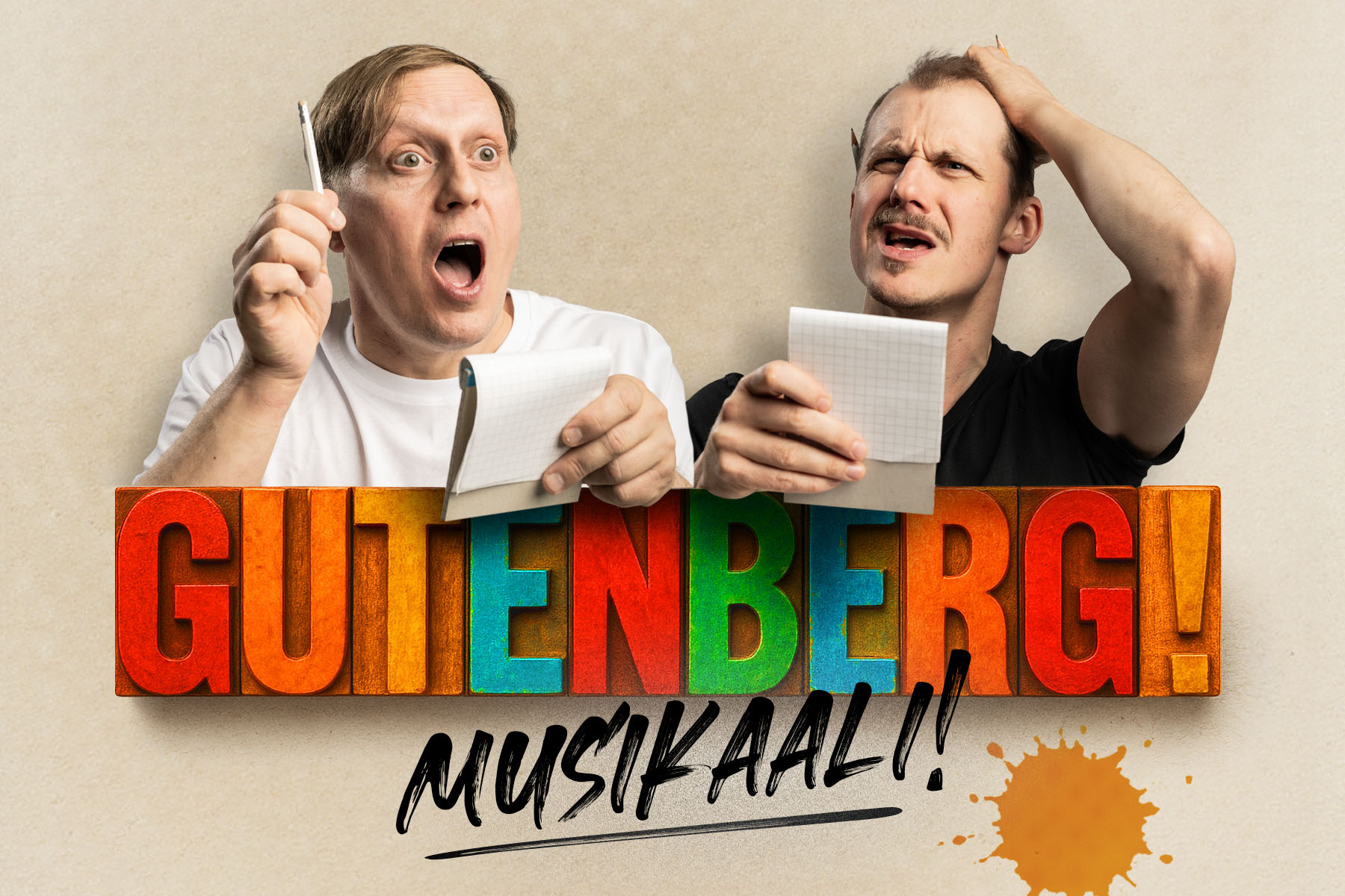 Kuvassa Gutenberg-teksti ja näyttelijät Juha Pulli ja Joel Mäkinen.