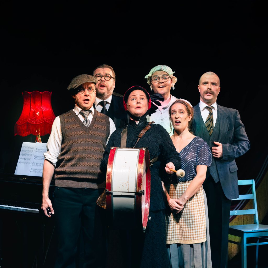 Kuvassa Marko Puro, Juha Hostikka, Hanna Vahtikari, Henrik Hammarberg, Elsa Saisio ja Karlo Haapiainen–kuvaaja Tero Vihavainen