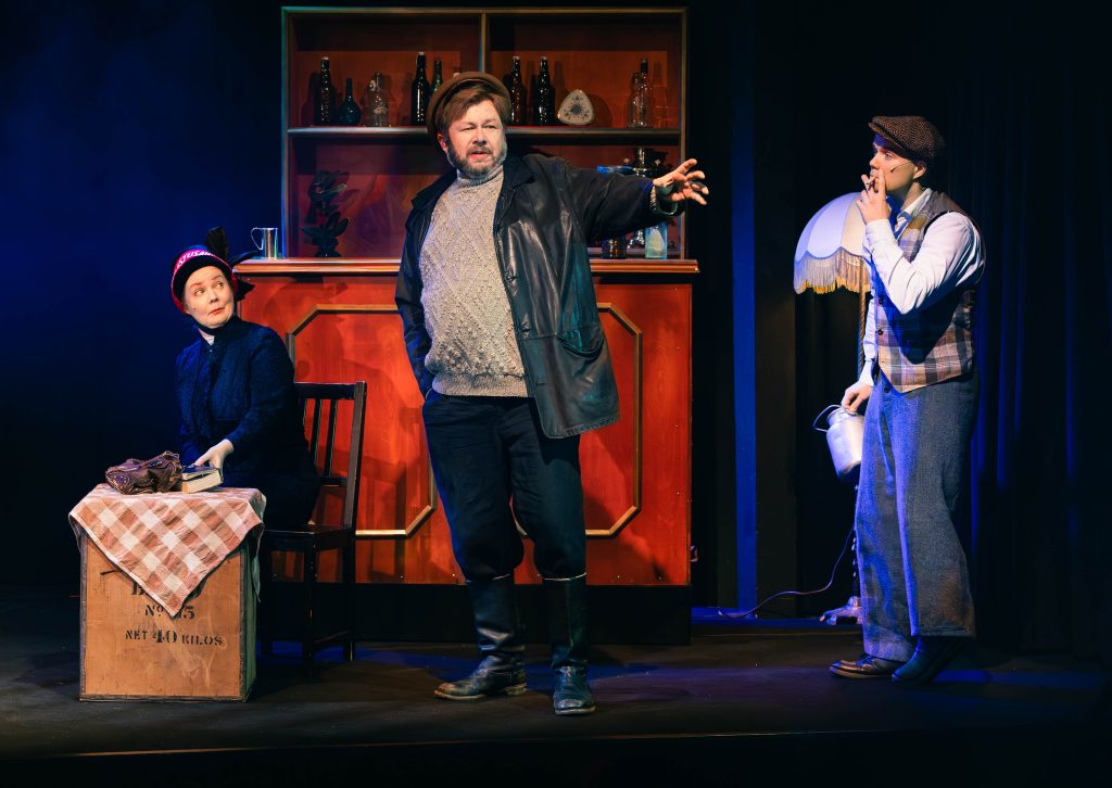 Kuvassa Hanna Vahtikari, Juha Hostikka ja Karlo Haapiainen–kuvaaja Tero Vihavainen