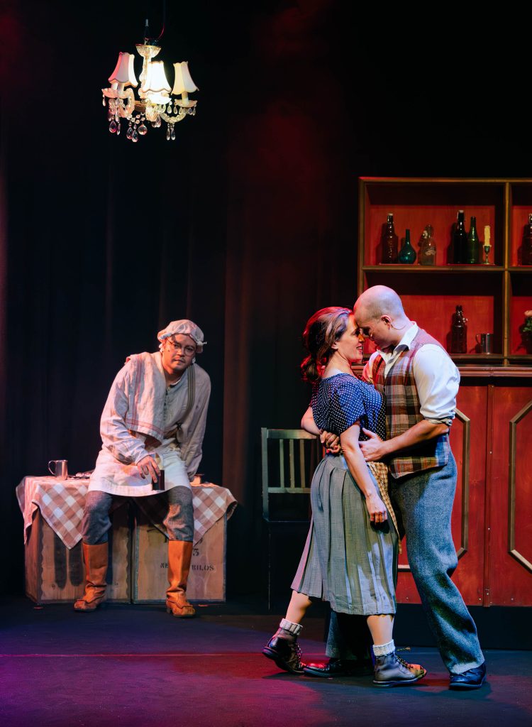 Kuvassa Henrik Hammarberg, Elsa Saisio ja Karlo Haapiainen–kuvaaja Tero Vihavainen