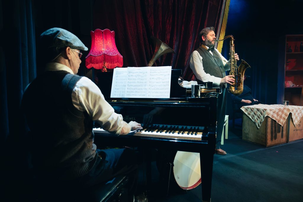 Kuvassa Marko Puro ja Juha Hostikka–kuvaaja Tero Vihavainen