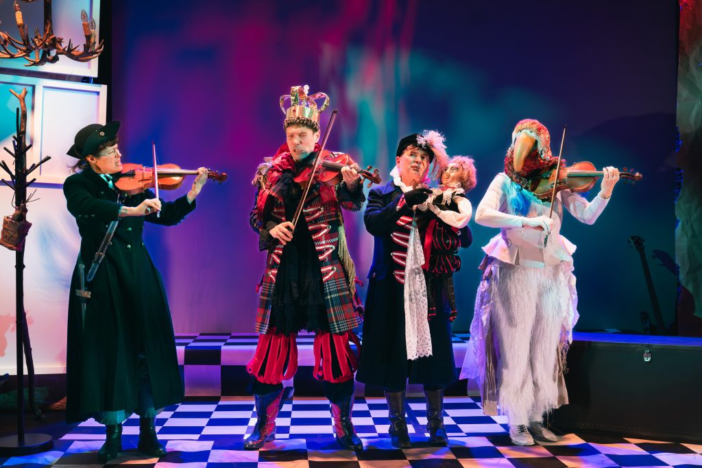 Kuvassa Anu Hostikka, Jussi Nikkilä, Antti Korhonen ja Veera Railio – kuvaaja Tero Vihavainen