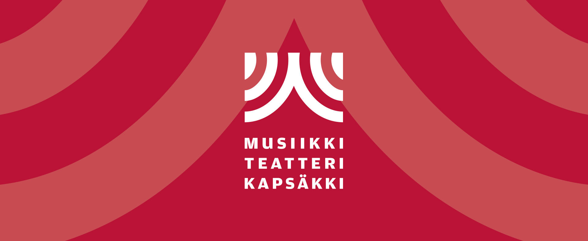 Kuvassa Musiikkiteatteri Kapsäkin logo ja kausiesitteen kansikuva.